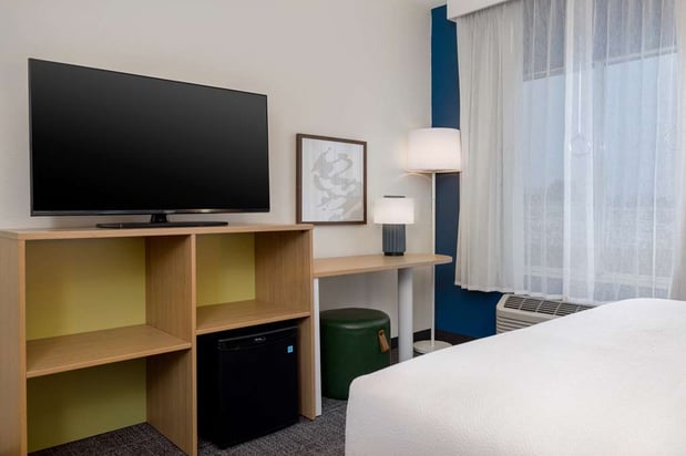 Images Spark by Hilton Evansville East IN