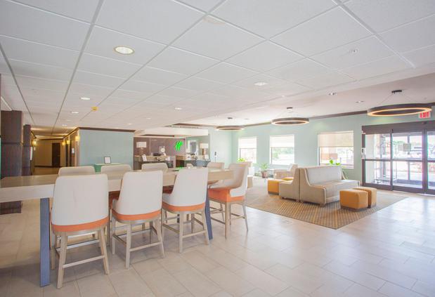 Images Holiday Inn & Suites Spring - the Woodlands Area by IHG