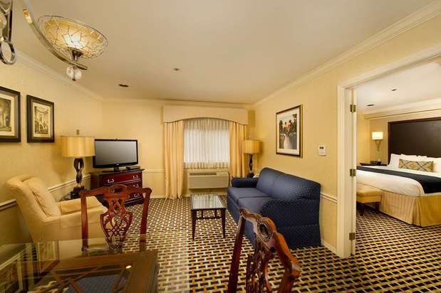 Images Best Western Plus Plaza Hotel & Conference Center
