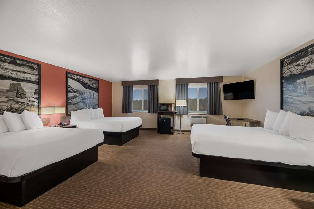 Triple Queen Guest Room