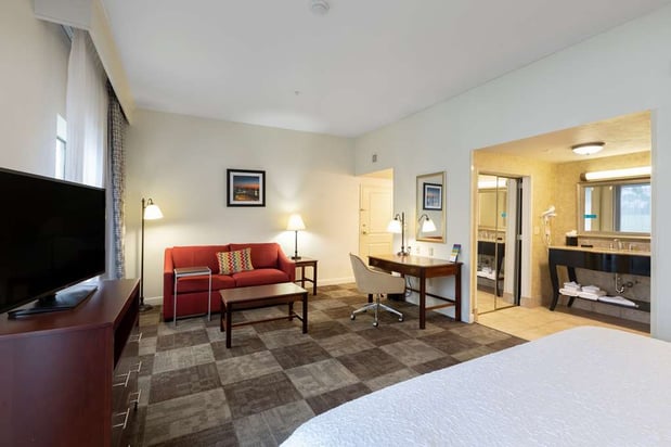Images Hampton Inn & Suites Baton Rouge - I-10 East