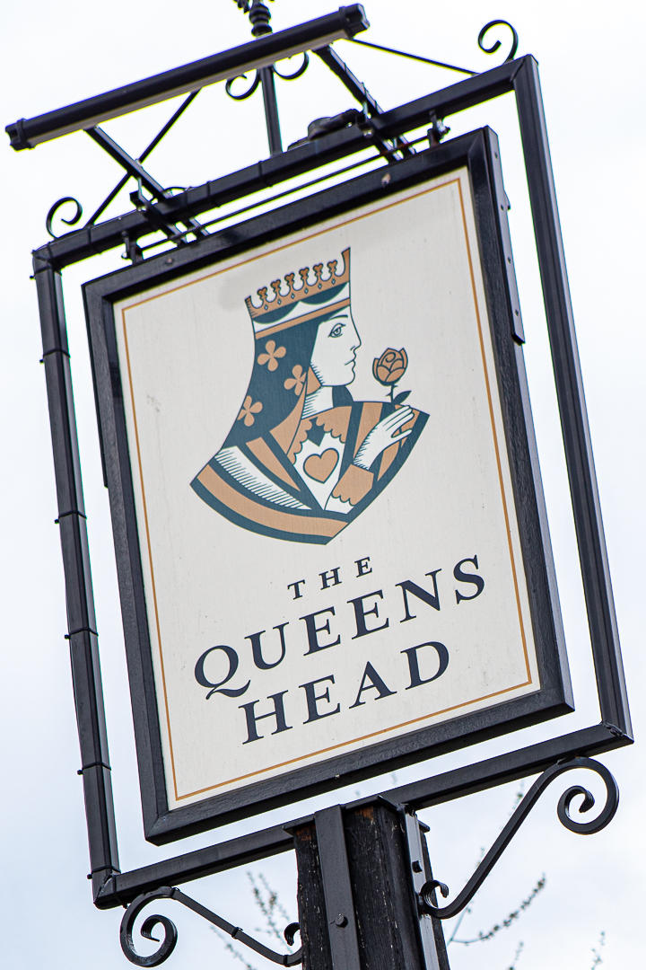 Queens Head Harpenden 01582 322997
