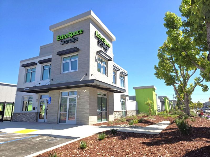 Images Extra Space Storage