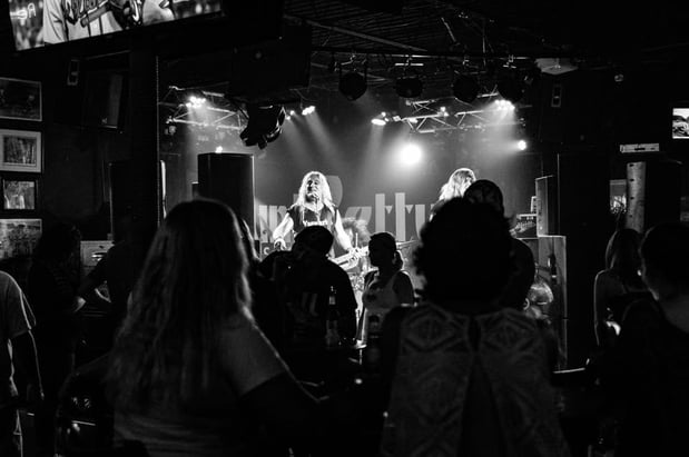 Images Bud's Sports Bar