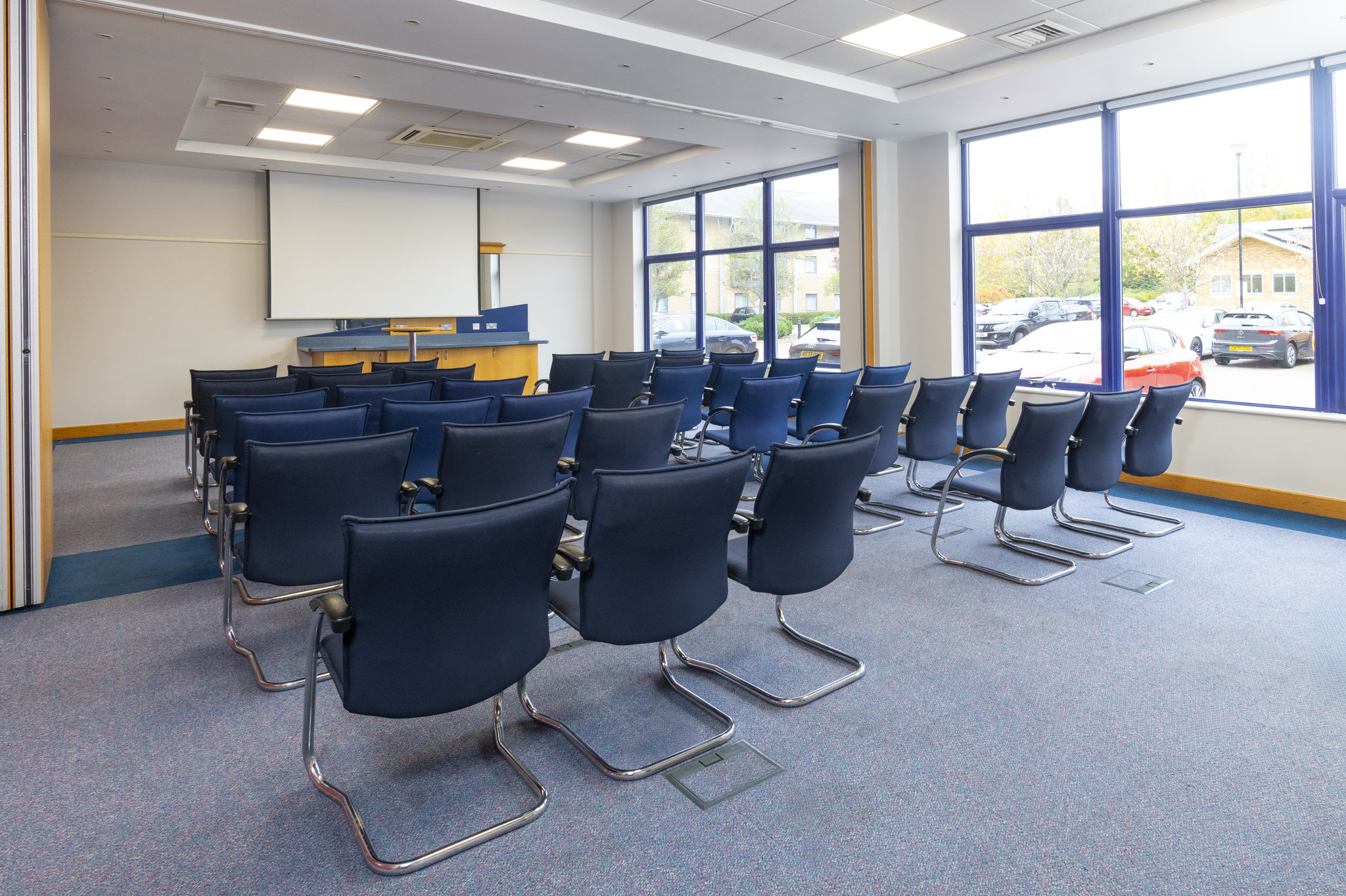 Images Holiday Inn Express Milton Keynes by IHG