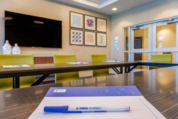 Images Holiday Inn Express & Suites Phoenix Dwtn - State Capitol by IHG