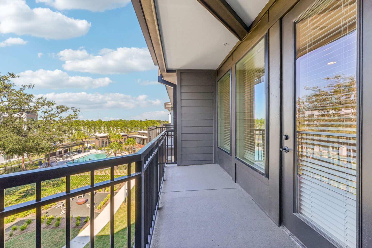 apartments with patio in 33815
