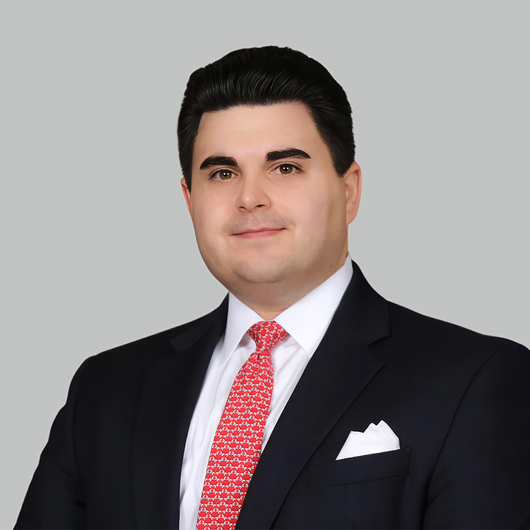 Headshot of George David Nader IV, a wealth advisor at Chase