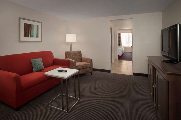 Images Hampton Inn & Suites Milwaukee Downtown