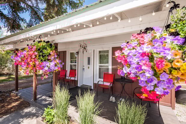 Images Log Cabin Motel