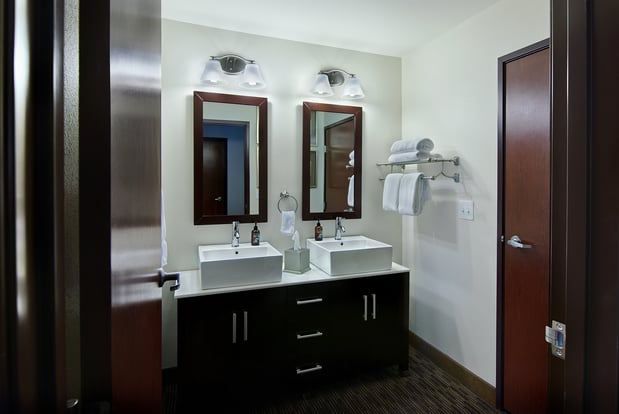 Images Oxford Suites Yakima