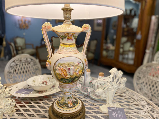Images SNH French Antiques & Collectibles