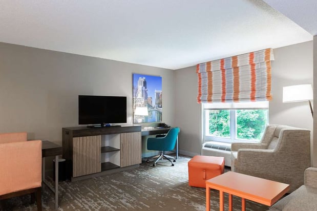 Images Hampton Inn & Suites Raleigh Cary Lenovo Center