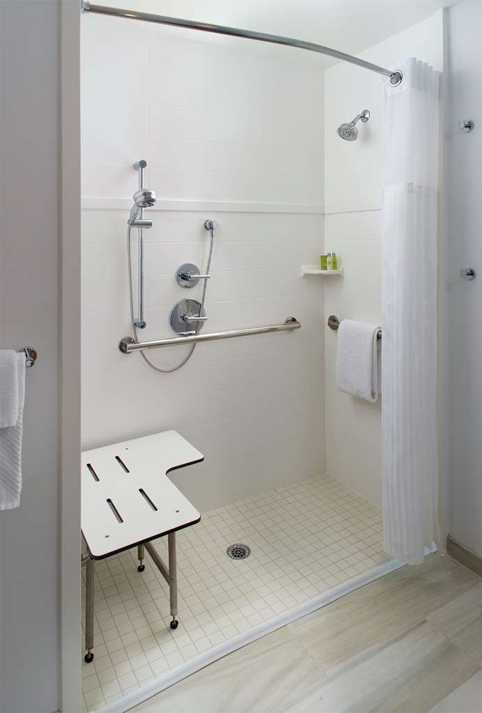 Guest room bath