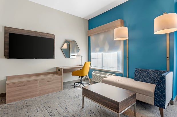 Images Holiday Inn Express & Suites Indianapolis - East by IHG