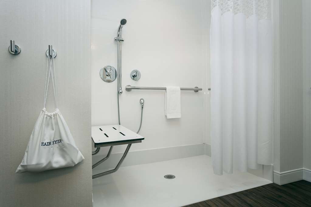 Guest room bath