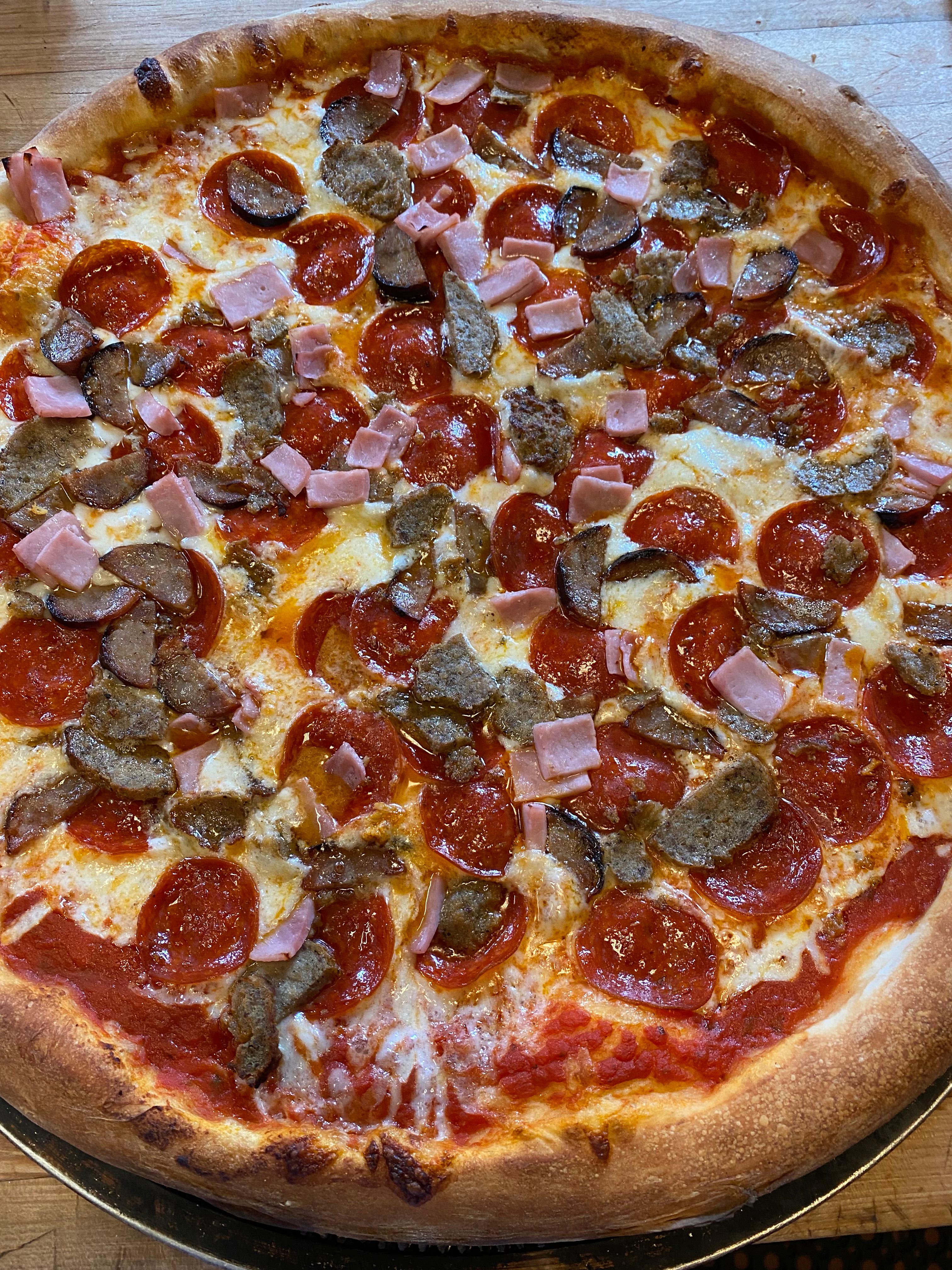 Upper Crust Pizza Logo