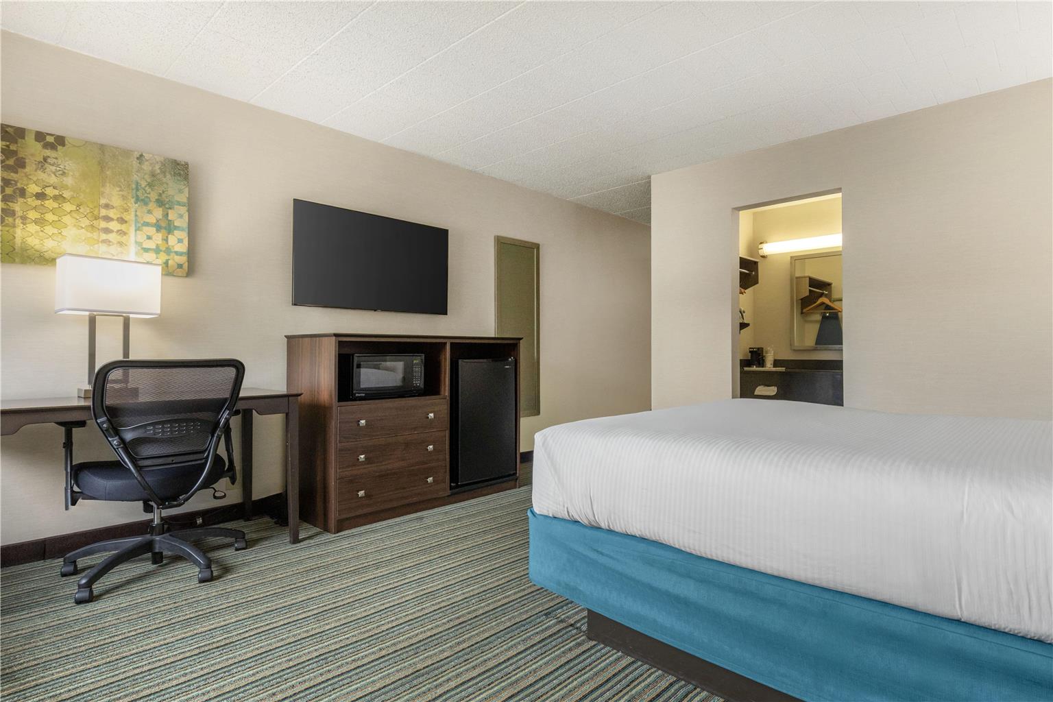 Queen Guest Room