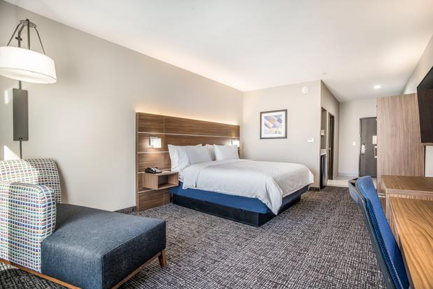 Images Holiday Inn Express & Suites Tulsa East - Catoosa by IHG