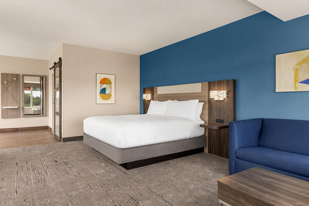 Images Holiday Inn Express & Suites Evansville Downtown by IHG