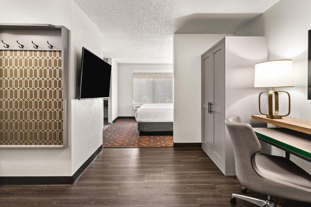Images Holiday Inn & Suites Bothell by IHG