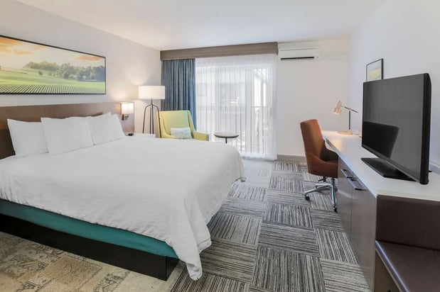 Images Hilton Garden Inn Davis Downtown