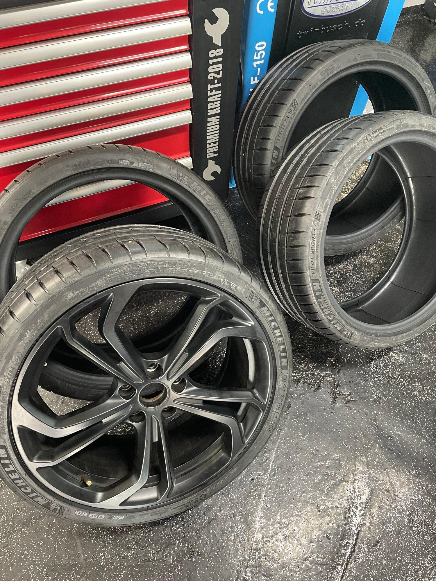 Bilder TJs Garage GmbH