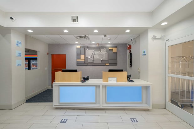 Images Holiday Inn Express & Suites Carlsbad by IHG