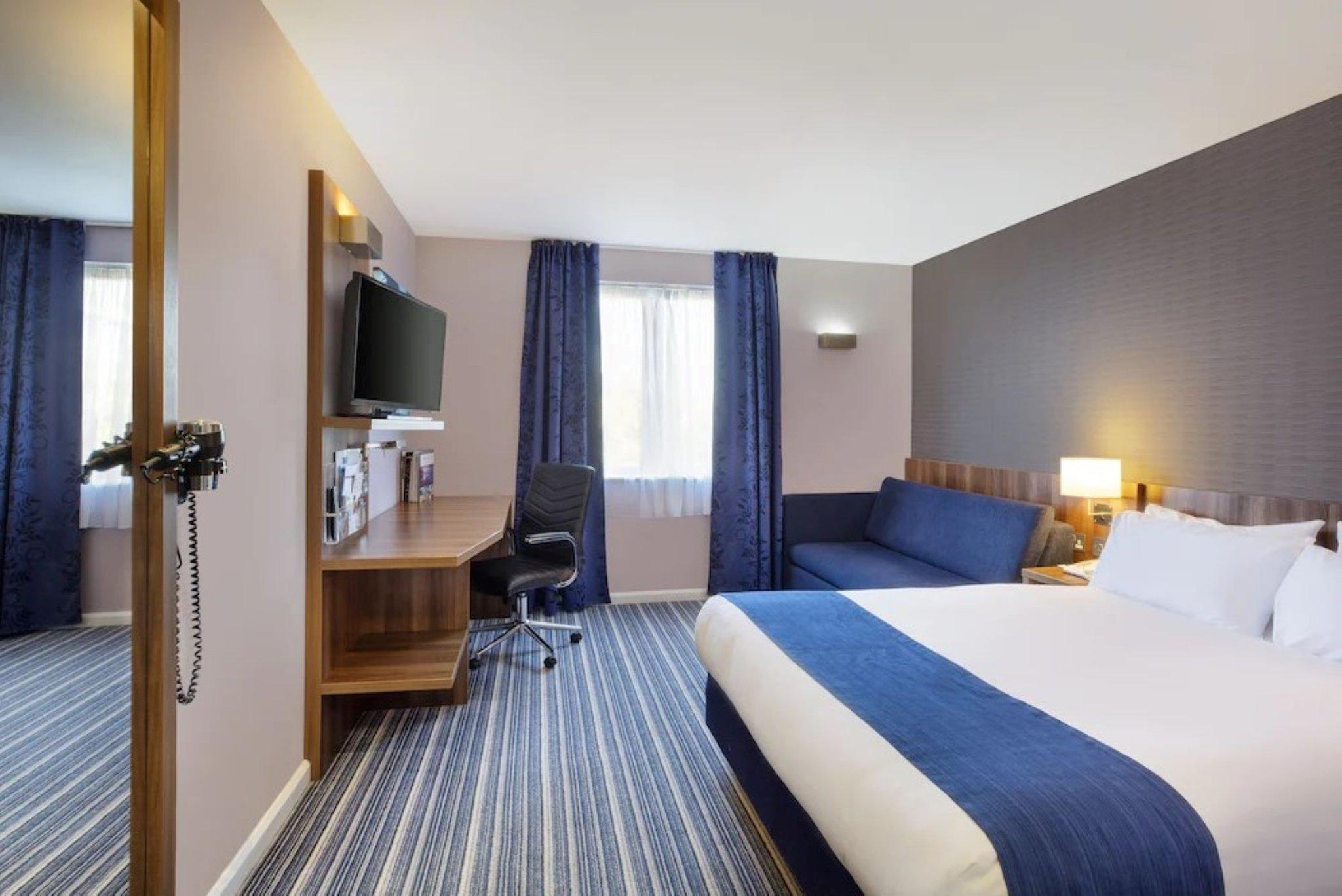 Holiday Inn Express Poole, an IHG Hotel Poole 01202 649222
