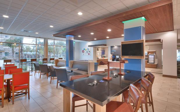 Images Holiday Inn Express & Suites Gainesville I-75 by IHG