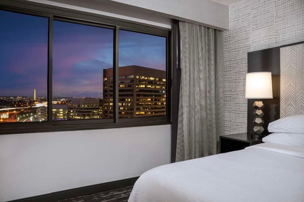 Images Embassy Suites by Hilton Crystal City National Airport