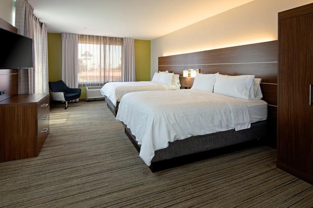 Images Holiday Inn Express & Suites Fresno South, an IHG Hotel