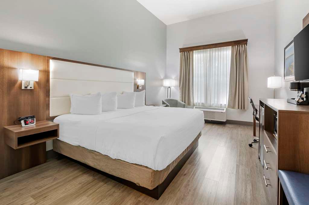 King Guest Room Best Western Plus First Coast Inn & Suites Yulee (904)225-0182