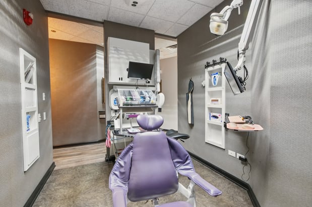 Images Thomas F. Brown, DDS