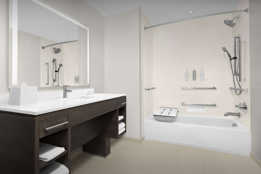 Guest room bath