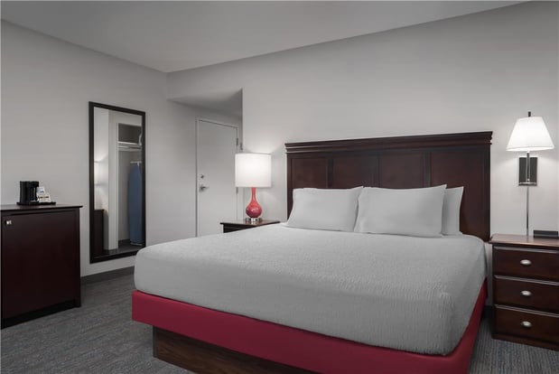 Images Hampton Inn & Suites Omaha-Downtown