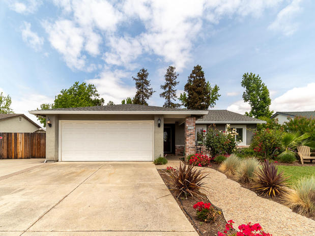 Images Amber Hom Realm Real Estate
