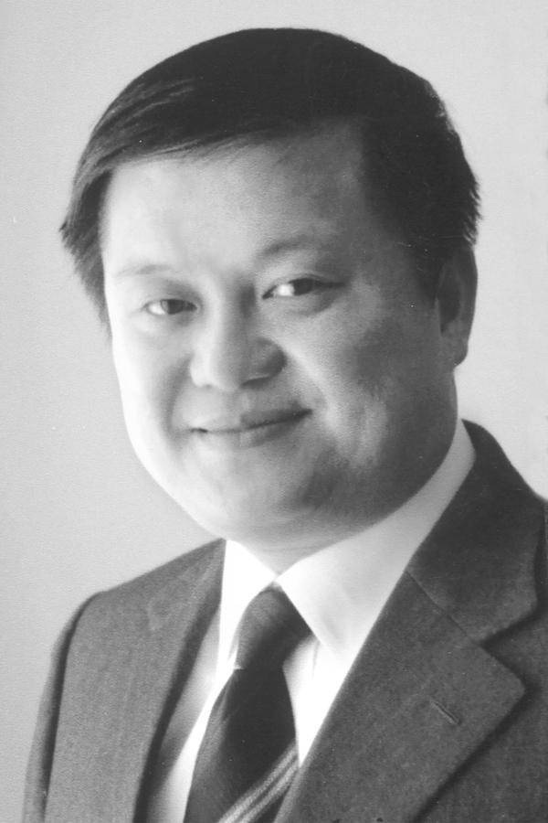 Images Edward Jones - Financial Advisor: Peter Yuan, DFSA™|CFA®|CIM