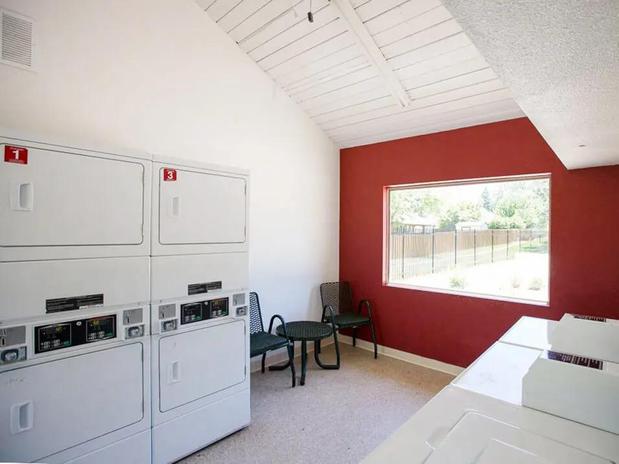 Images Meadow Lark Apartments