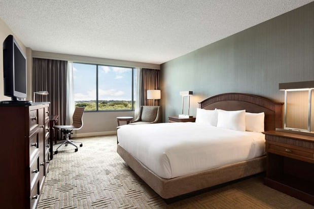 Images Hilton East Brunswick Hotel & Executive Meeting Center