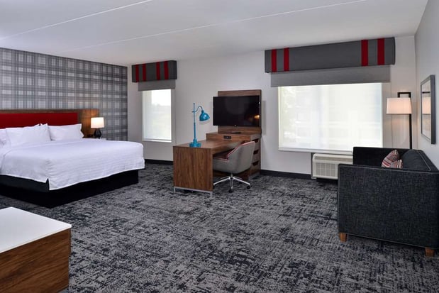 Images Hampton Inn & Suites Greensboro Downtown
