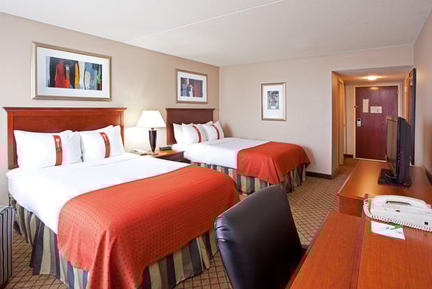 Images Holiday Inn & Suites Cincinnati-Eastgate (I-275E) by IHG