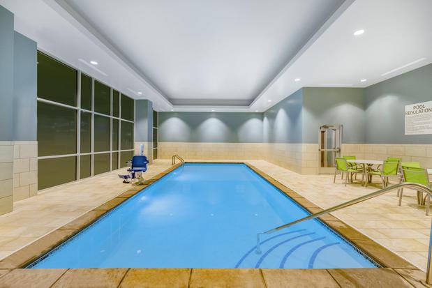 Images Holiday Inn Express & Suites Lincoln Downtown by IHG