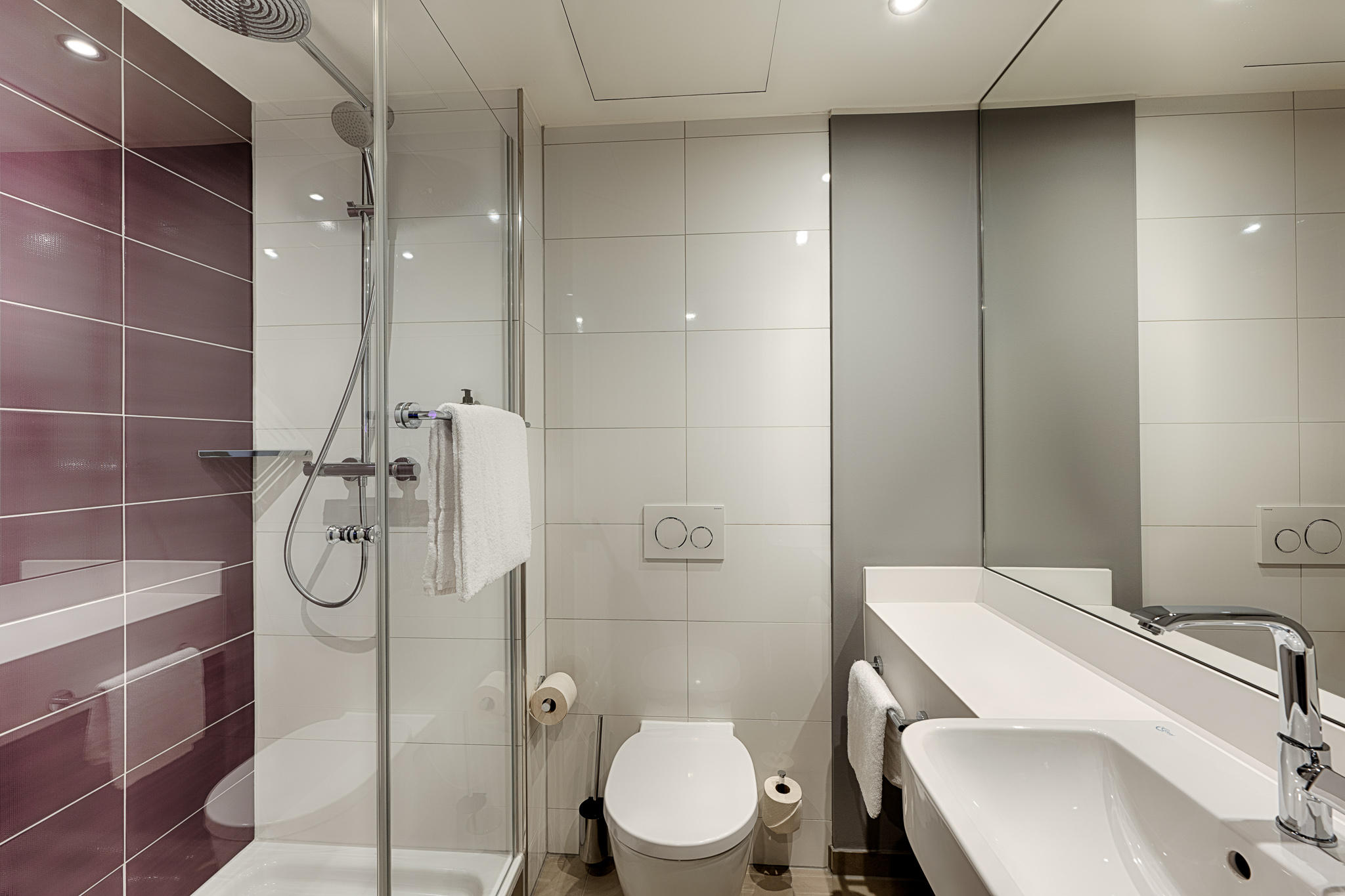 Premier Inn Hamburg City Klostertor hotel bathroom with shower