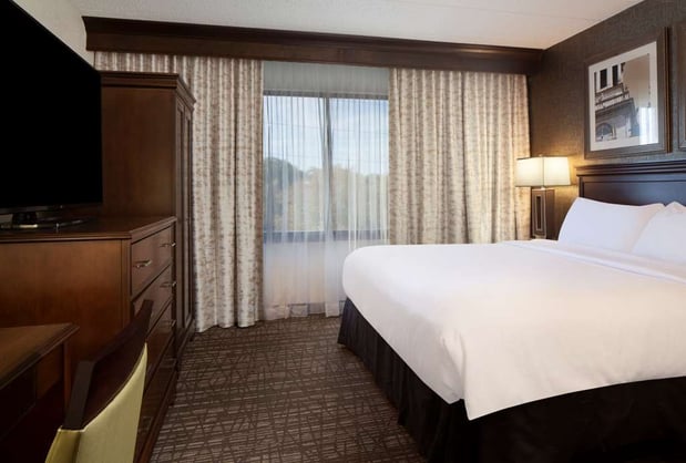 Images Embassy Suites by Hilton Philadelphia Airport