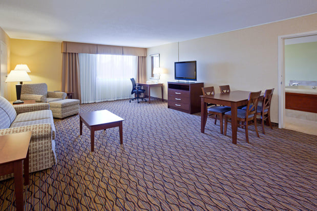 Images Holiday Inn Blmgtn Arpt South - Mall Area by IHG