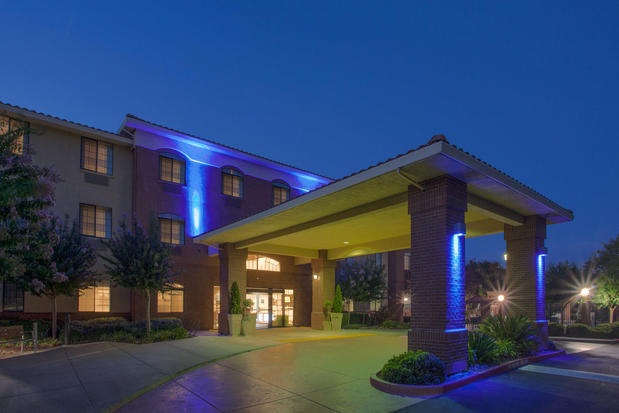 Images Holiday Inn Express & Suites Davis - University Area, an IHG Hotel
