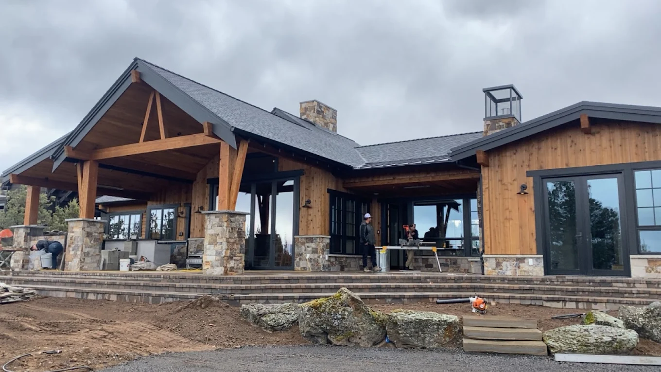 WHITE STALLION Image