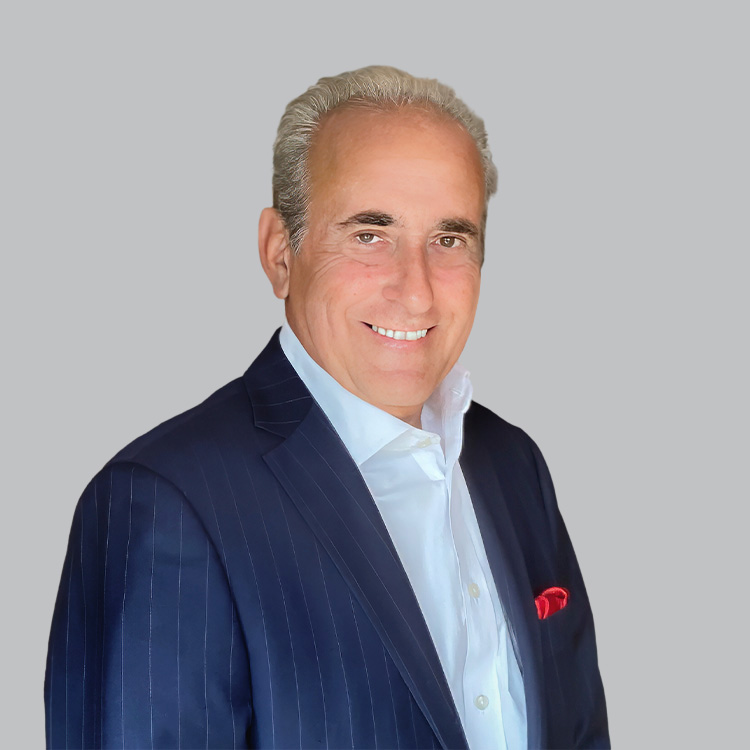 Headshot of Ernest A. Santos, a wealth advisor at Chase