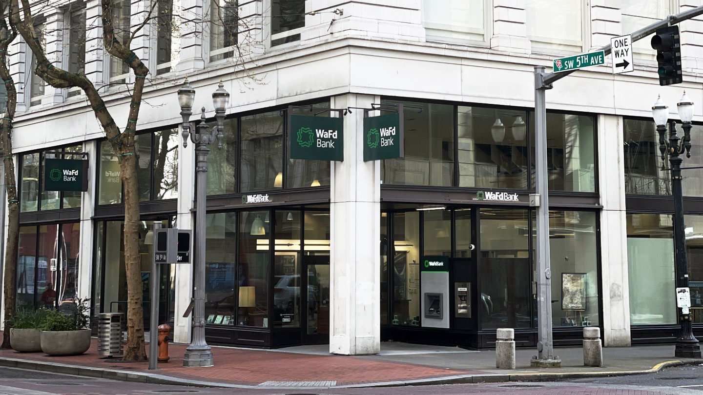 Photo of the WaFd Bank Branch location in Portland, Oregon. Located at 530 SW 5th Ave, Portland, OR 97204